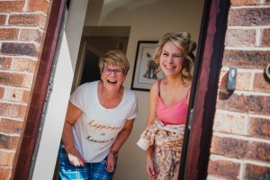 bride and mum getting ready at home