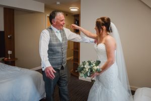 dad sees bride on wedding morning
