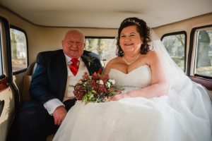 bride and her dad arrive